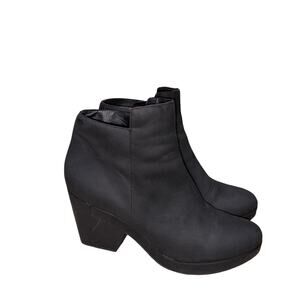 Eileen Fisher Black Heeled Ankle Boots   Size: 9